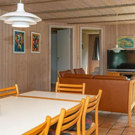 12 Person In Feriehus